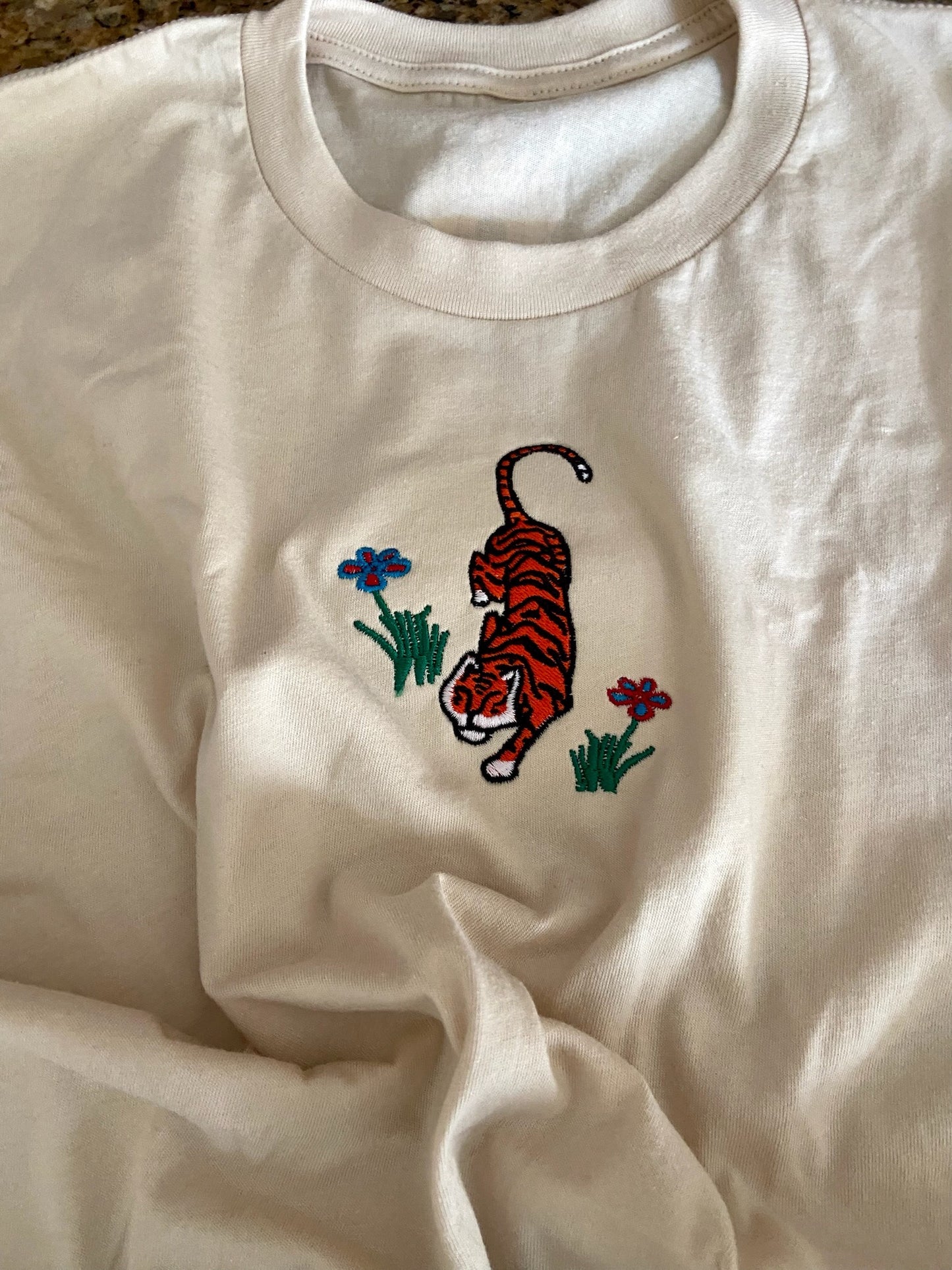 Unisex tiger embroidered t shirt